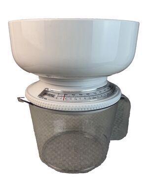 VTG 5 Lb Scale Metric & Standard, Large 2.5 Pt Measuring Cup, & 7 3/4" Bowl